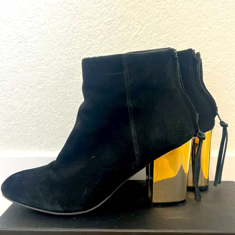 Steve Madden. Suede booties. Size 7. Gold metallic heel. Good condition.